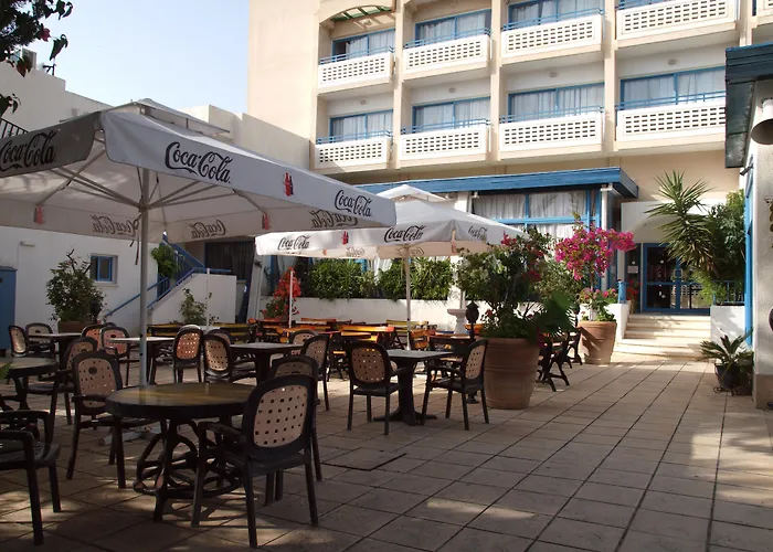 Hotel near College: Paphiessa Hotel & Apartments